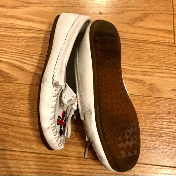 White Minnetonka thunderbird leather loafers women’s 7 - Picture 7 of 8